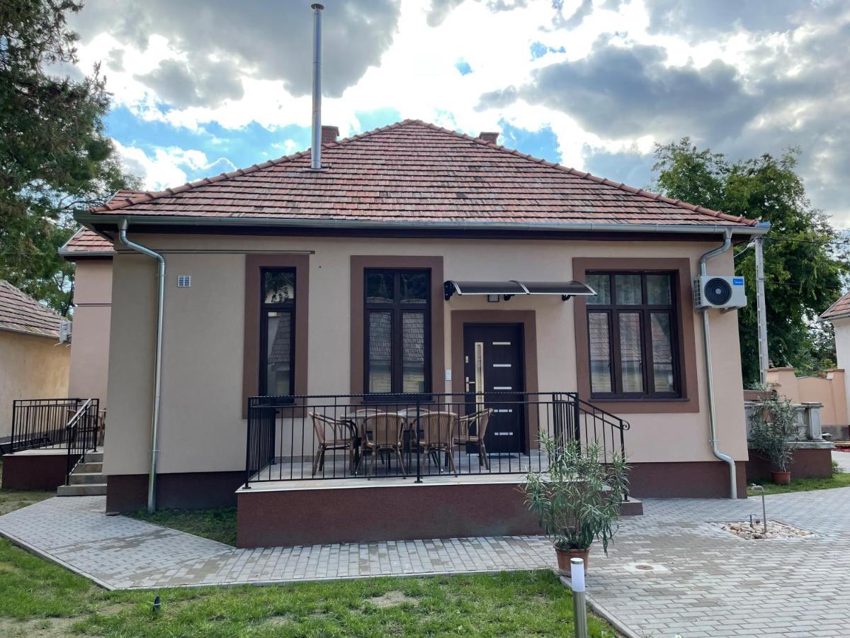 Kovacs Apartmanhaz คิชคุนฮาลาส ภายนอก รูปภาพ
